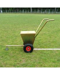 Carro marca campos de fútbol de cal