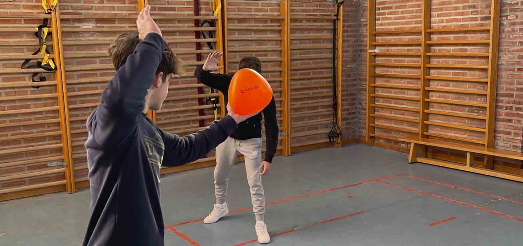 Juegos de lanzar pelotas educación física