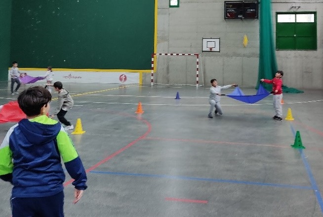 Niños jugando a Indiaca Loca