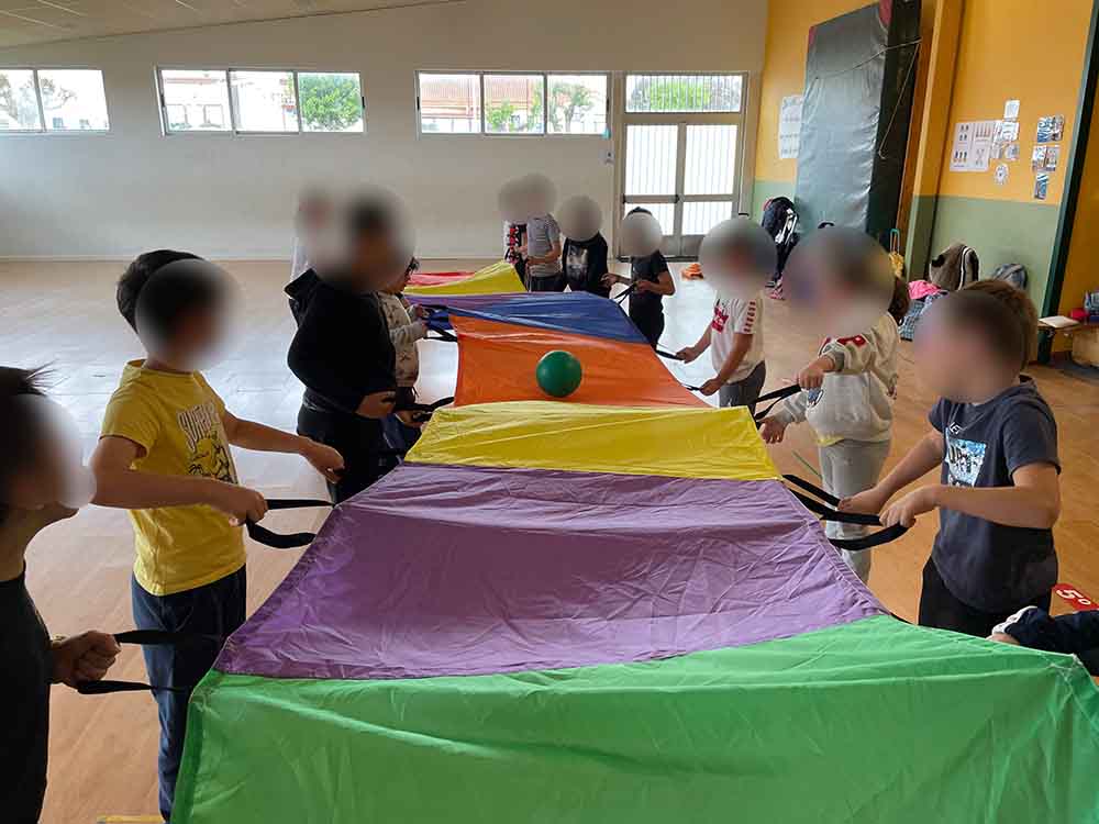 Alumnos jugando a Tobogán